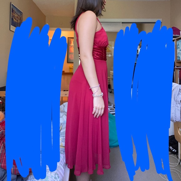 FANCY RED DRESS  |  Size 6 - Picture 6 of 7